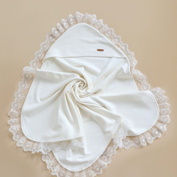 Крижма MagBaby Lace  з мереживом молочна 85х85 см 110660 (4821000324592)